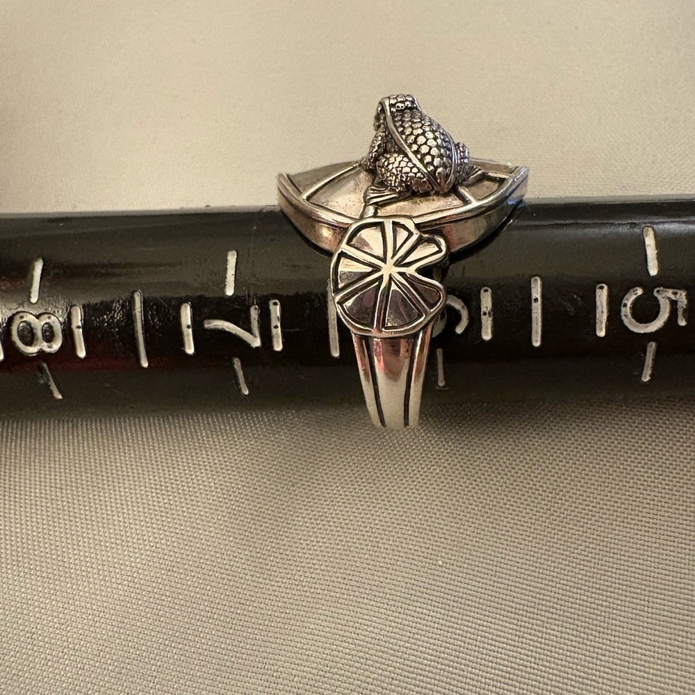 Sterling Silver Lilly pad Frog Ring - Picture 3 of 4
